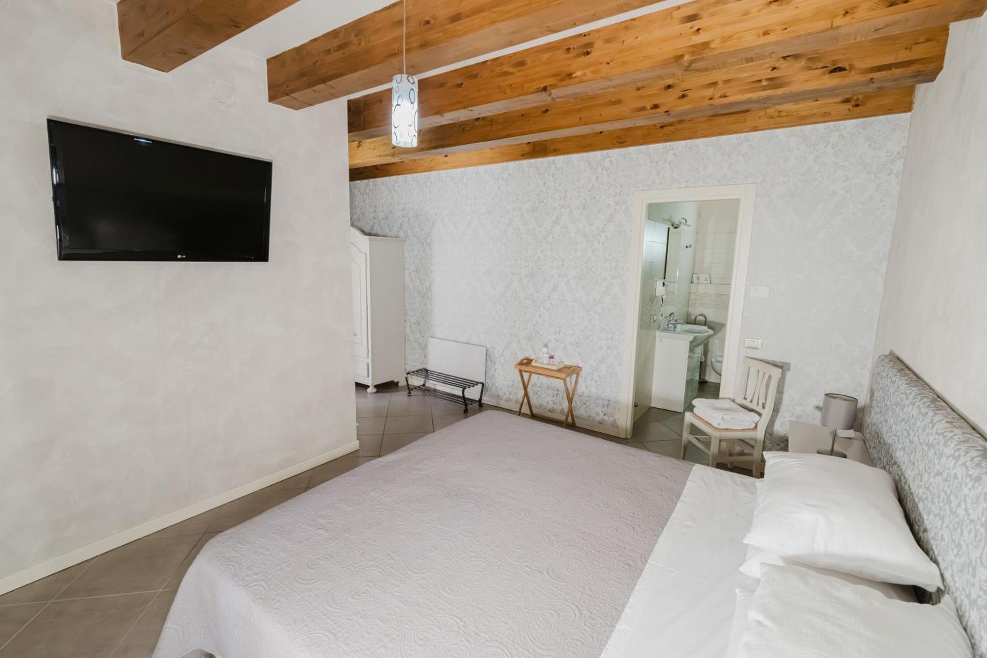 Il Nido Dei Gufi Bed And Breakfast Тосколано-Мадерно Екстер'єр фото